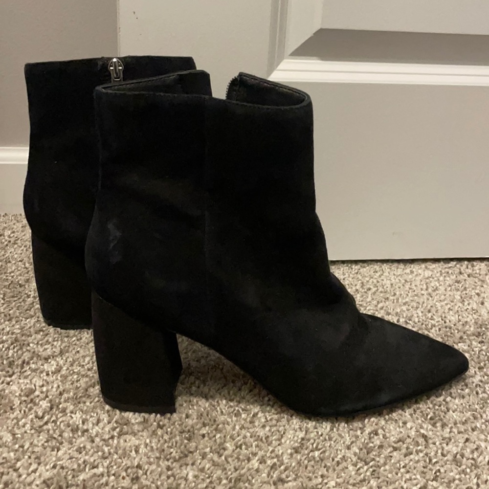 Marc Fisher mid height booties with small heel. So comfy, so cute! Worn once.